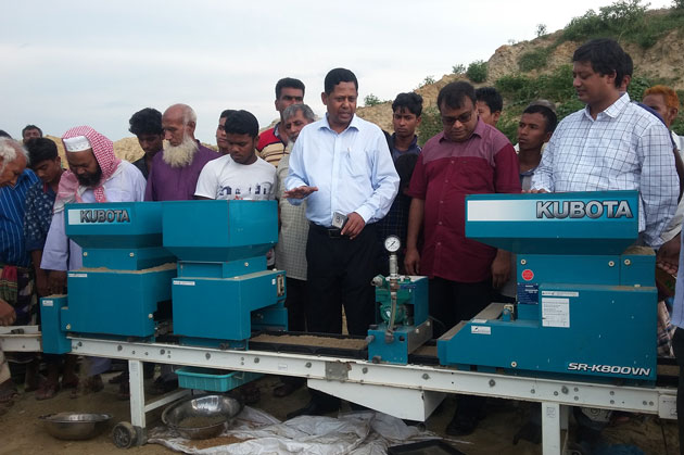 পবায় যান্ত্রিকভাবে ধানের চারা তৈরীর উদ্বোধন